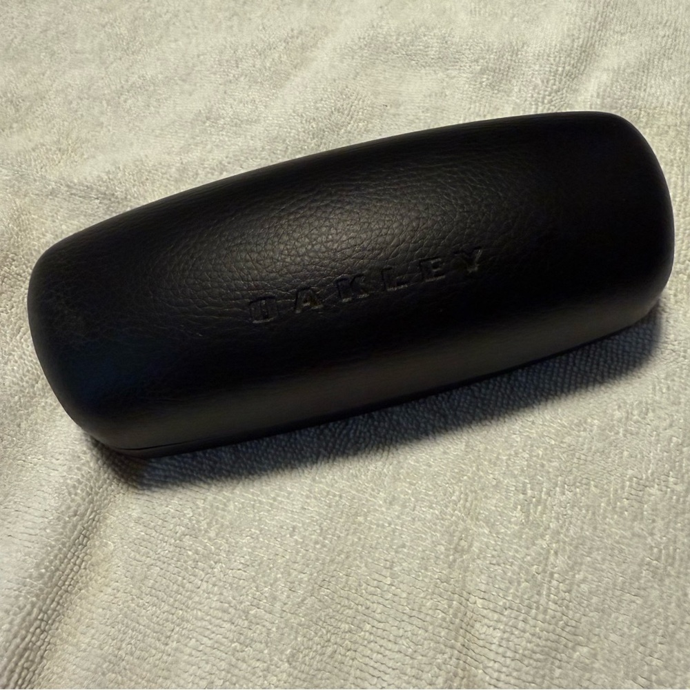 Oakley hard shell Pop open eyeglass case